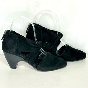Eileen Fisher Mary Twist Front‎ Suede PumpsSz 6